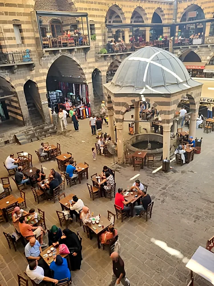 Diyarbakır çarşı manzarası