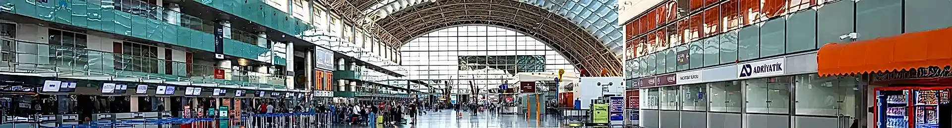 İzmir Havalimanı içi, terminal görünümü