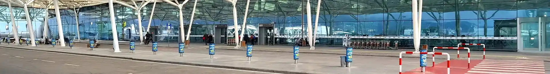 İzmir havalimanı dıştan görünüm