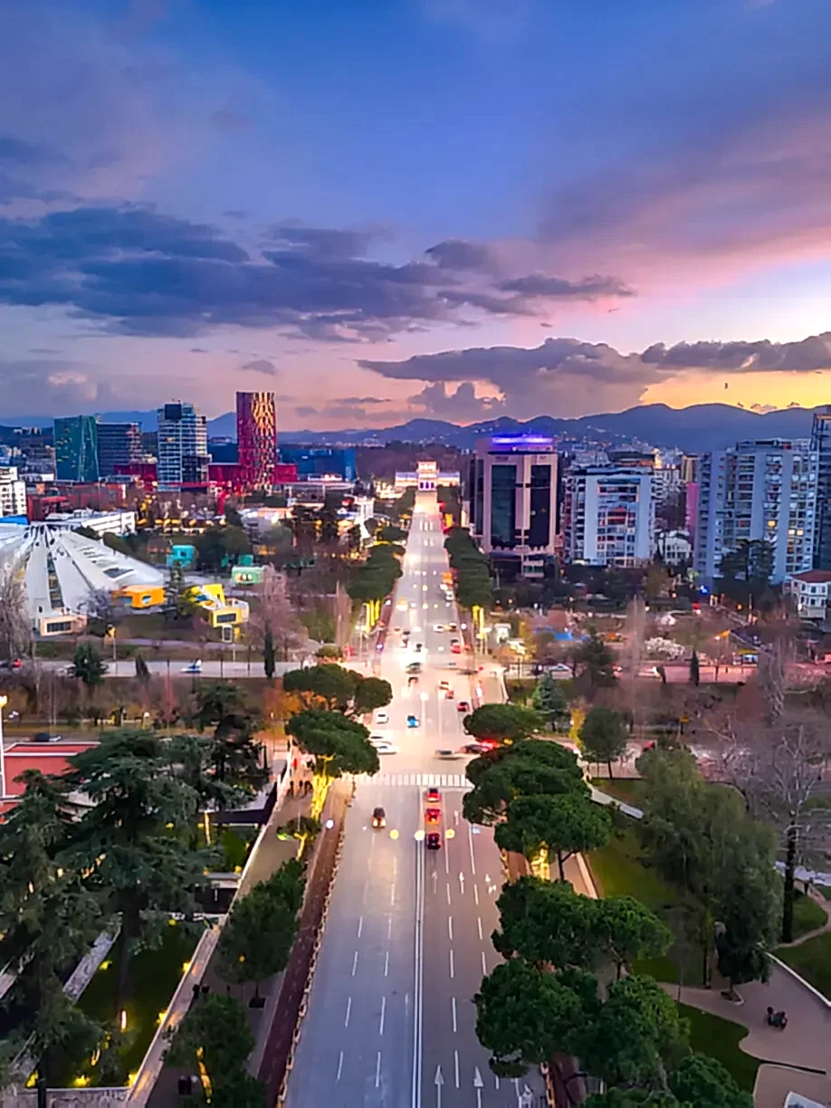 Tiran şehir meydanı